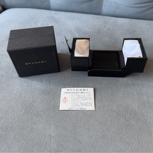 BULGARI Ring Box + Outer Box

3.10x2.75x2.40 inches